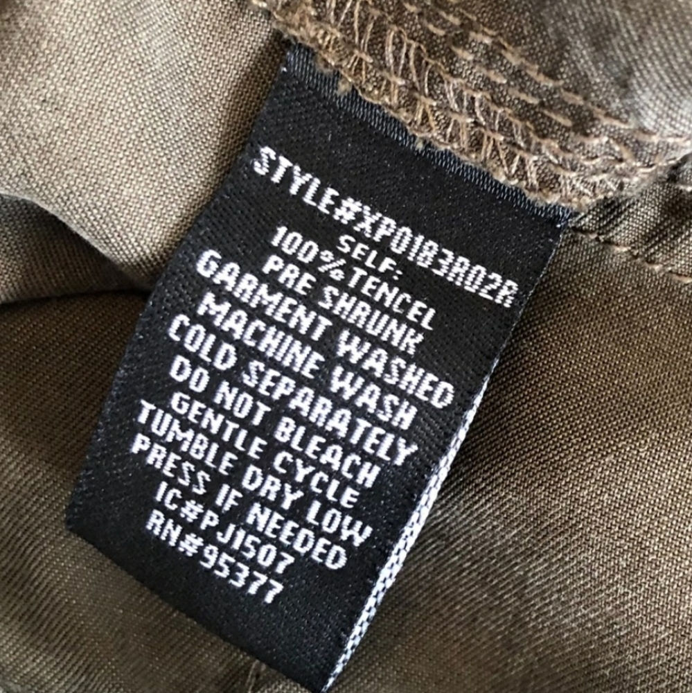 Sanctuary tencel Utility Cargo Pants size medium EUC - Picture 5 of 5